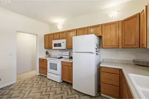 29259 Clear Lake Rd, Eugene, OR 97402 - Photo 7