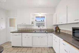 1465 3rd St, Astoria, OR 97103 - Photo 9