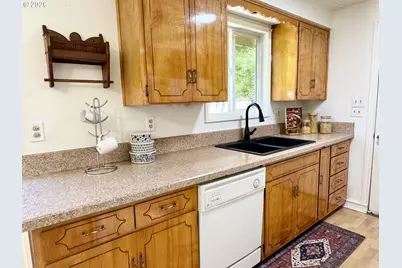 345 E Rosewood Ave, Eugene, OR 97404 - Photo 13