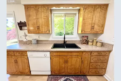 345 E Rosewood Ave, Eugene, OR 97404 - Photo 15