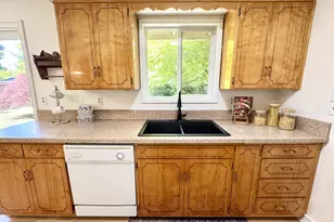 345 E Rosewood Ave, Eugene, OR 97404 - Photo 15
