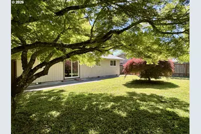 345 E Rosewood Ave, Eugene, OR 97404 - Photo 27