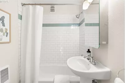 2438 NE Killingsworth St #4, Portland, OR 97211 - Photo 17