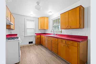 6525 N Montana Ave, Portland, OR 97217 - Photo 5