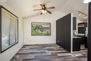 595 S 68th Pl, Springfield, OR 97478 - Photo 9