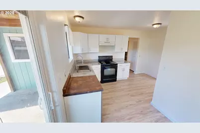 533 Art St, Brookings, OR 97415 - Photo 17