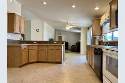 1809 26th St #38, La Grande, OR 97850 - Photo 5