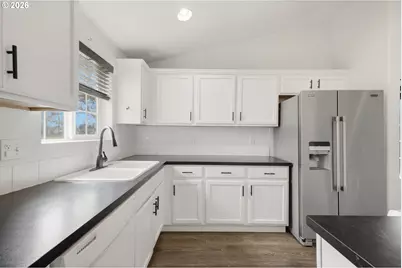 1121 Dahlia St, Woodburn, OR 97071 - Photo 5