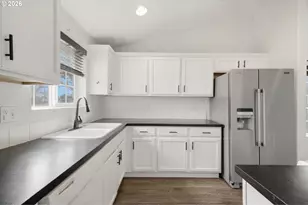 1121 Dahlia St, Woodburn, OR 97071 - Photo 5