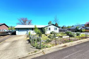 274 Georginna Dr, Roseburg, OR 97471 - Photo 1