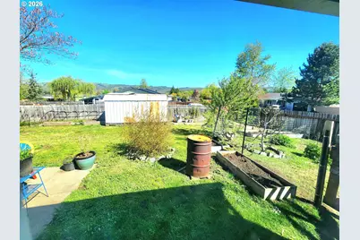 274 Georginna Dr, Roseburg, OR 97471 - Photo 17
