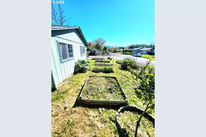 274 Georginna Dr, Roseburg, OR 97471 - Photo 5