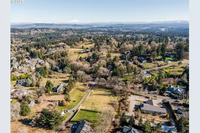 12395 Clara Ln, Lake Oswego, OR 97035 - Photo 15