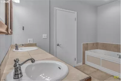 9660 NW Bermar Ln, Portland, OR 97229 - Photo 27