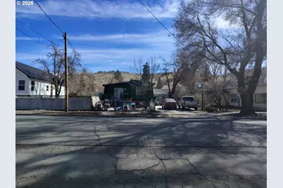 235 S H St, Lakeview, OR 97630 - Photo 1