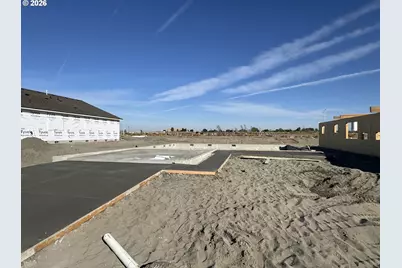 925 E Maple Brook Ave, Hermiston, OR 97838 - Photo 1