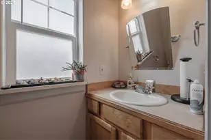 1036 9th St, Florence, OR 97439 - Photo 33