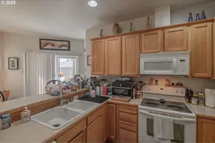 1036 9th St, Florence, OR 97439 - Photo 17