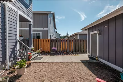 1036 9th St, Florence, OR 97439 - Photo 41