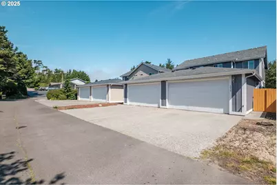 1036 9th St, Florence, OR 97439 - Photo 43