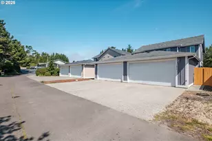 1036 9th St, Florence, OR 97439 - Photo 43