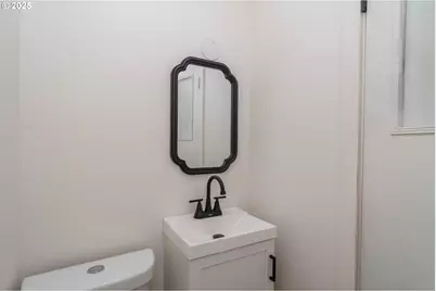 176 SE Hoover Ave, Roseburg, OR 97470 - Photo 27