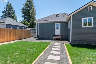 176 SE Hoover Ave, Roseburg, OR 97470 - Photo 37