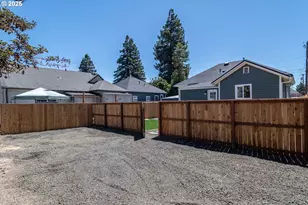 176 SE Hoover Ave, Roseburg, OR 97470 - Photo 3