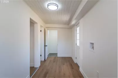 176 SE Hoover Ave, Roseburg, OR 97470 - Photo 29