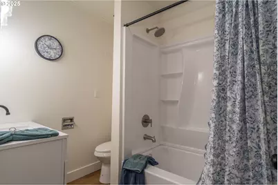 176 SE Hoover Ave, Roseburg, OR 97470 - Photo 13