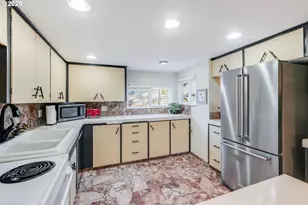 11821 SE Yamhill St, Portland, OR 97216 - Photo 9