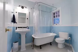 1811 NW Couch St, Portland, OR 97209 - Photo 13