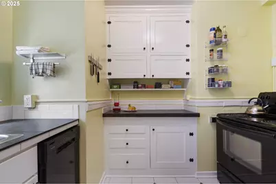 1811 NW Couch St #210, Portland, OR 97209 - Photo 17