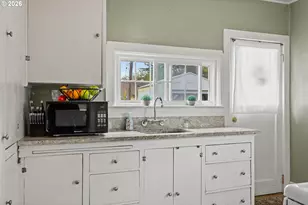 205 E 12th St, Coquille, OR 97423 - Photo 17