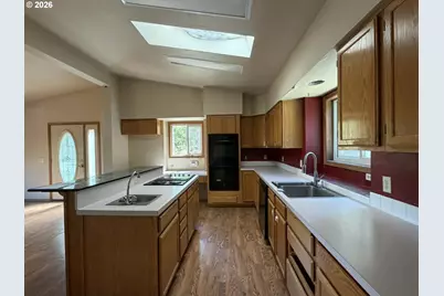 338 Topaz Ln, Roseburg, OR 97471 - Photo 9