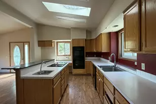 338 Topaz Ln, Roseburg, OR 97471 - Photo 9