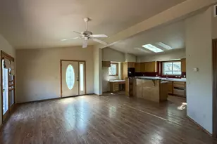 338 Topaz Ln, Roseburg, OR 97471 - Photo 7