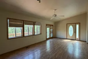338 Topaz Ln, Roseburg, OR 97471 - Photo 5