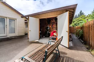 16005 SE Taggart St, Portland, OR 97236 - Photo 45