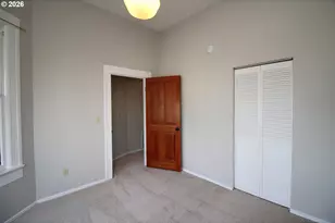 3719 S Hood Ave, Portland, OR 97239 - Photo 13