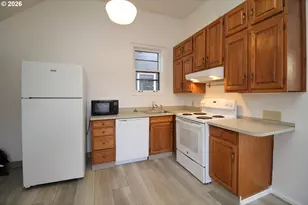 3719 S Hood Ave, Portland, OR 97239 - Photo 9