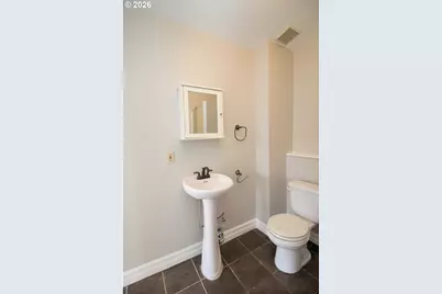 3719 S Hood Ave, Portland, OR 97239 - Photo 15