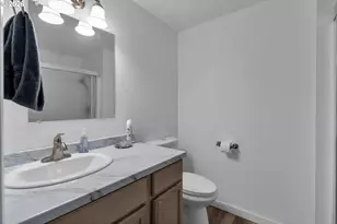 2848 SE Lonny Ct, Hillsboro, OR 97123 - Photo 23