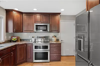 11713 SE Flavel St, Portland, OR 97266 - Photo 9