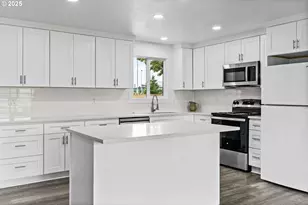 306 Broadway St, Springfield, OR 97477 - Photo 7