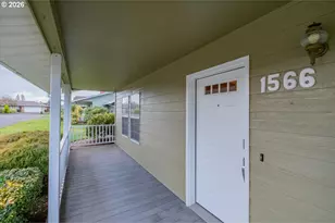 1566 NE Laurelwood Cir, Canby, OR 97013 - Photo 3