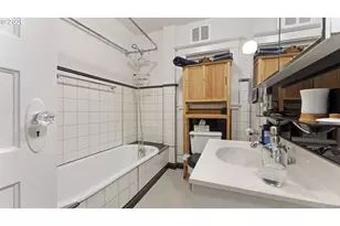2333 NE Schuyler St, Portland, OR 97212 - Photo 33