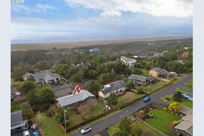 89655 Sea Breeze Dr, Warrenton, OR 97146 - Photo 9