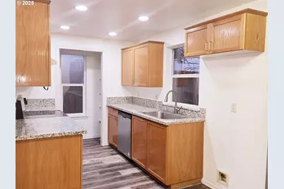 11829 SE Mill Ct, Portland, OR 97216 - Photo 9