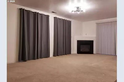 11829 SE Mill Ct, Portland, OR 97216 - Photo 3